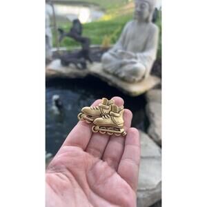 Vintage gold Tone roller blades, Skates Pin/Brooch